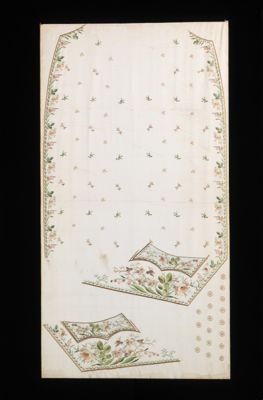 Cream Silk Habit à la Disposition Pattern Layout