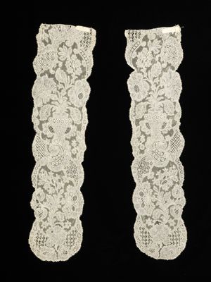 Cream Linen Bobbin Lace Lappet Trim