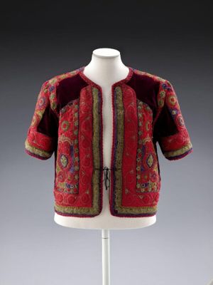 Embroidered <i>taqsireh</i> jacket from Bethlehem, Palestine, 1920-1940. Made of velvet and cotton, with <i>tahriri</i> (couching) embroidery.