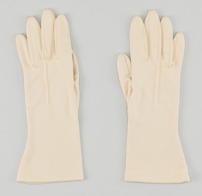Cream Knit Dress Gloves with Pin Tucks