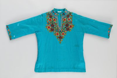 Blue tunic with floral embroidery and matching belt?
