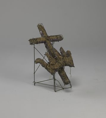 Wire Frame Crown Cross Millinery Stand