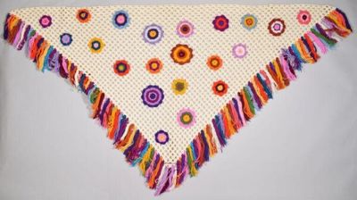 Shawl of crocheted wool, probably made in Europe, possibly 20th century